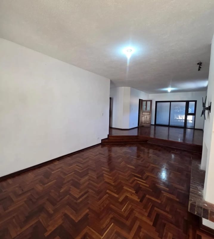 Casa Amplia con ubicación Estrategica en Carretera al Salvador km.13.5 — Casa en Venta en km 11-15, Carretera a El Salvador, Guatemala, Ciudad — foto 6 de 15