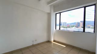 RENTO/VENDO Oficina Zona 10, Plaza Buro — Oficina en Alquiler en Plaza Buró, Zona 10, Guatemala, Ciudad — miniatura 1 de 7