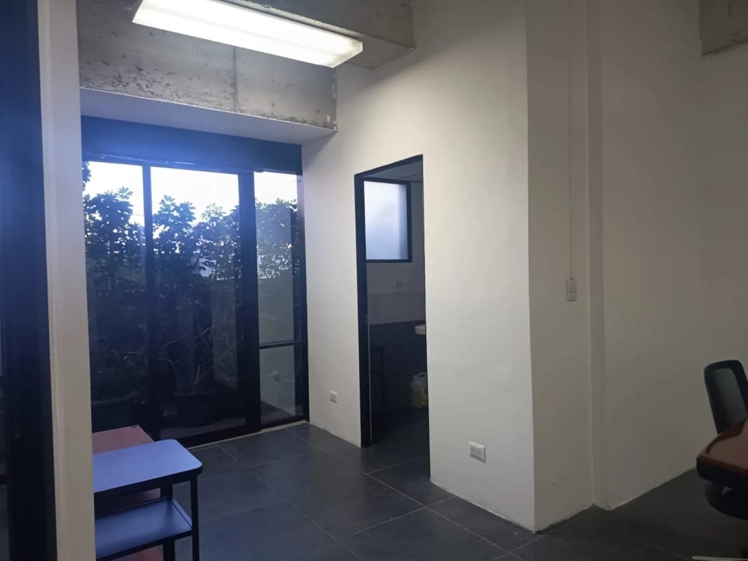 Vendo Oficina en Zona 10, Ciudad. Design Center Frente a Oakland. — Oficina en Venta en Design Center, Zona 10, Guatemala, Ciudad — foto 15 de 17