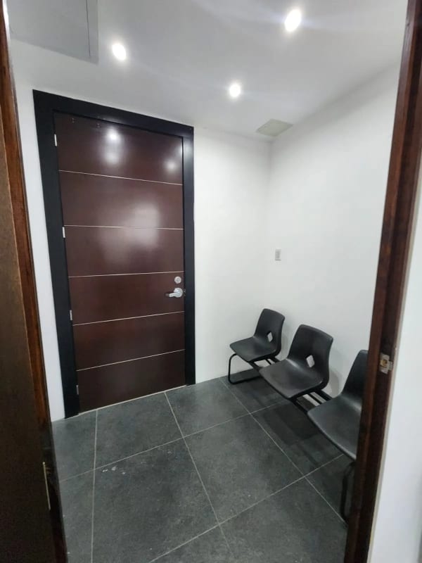 Vendo Oficina en Zona 10, Ciudad. Design Center Frente a Oakland. — Oficina en Venta en Design Center, Zona 10, Guatemala, Ciudad — foto 10 de 17