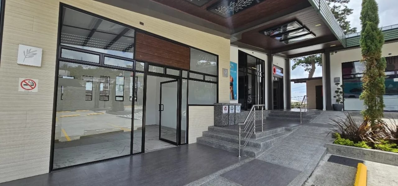 Local en renta, Plaza Senderos zona 16 (cerca de El Pulté) — Local en Alquiler en Zona 16, Guatemala, Ciudad — foto 1 de 2