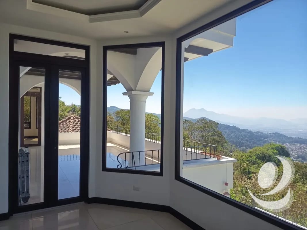 Vendo Espectacular Mansión de Lujo en Altos de Montebello. CAES. — Casa en Venta en Santa Catarina Pinula, Carretera a El Salvador, Guatemala, Ciudad — foto 13 de 17