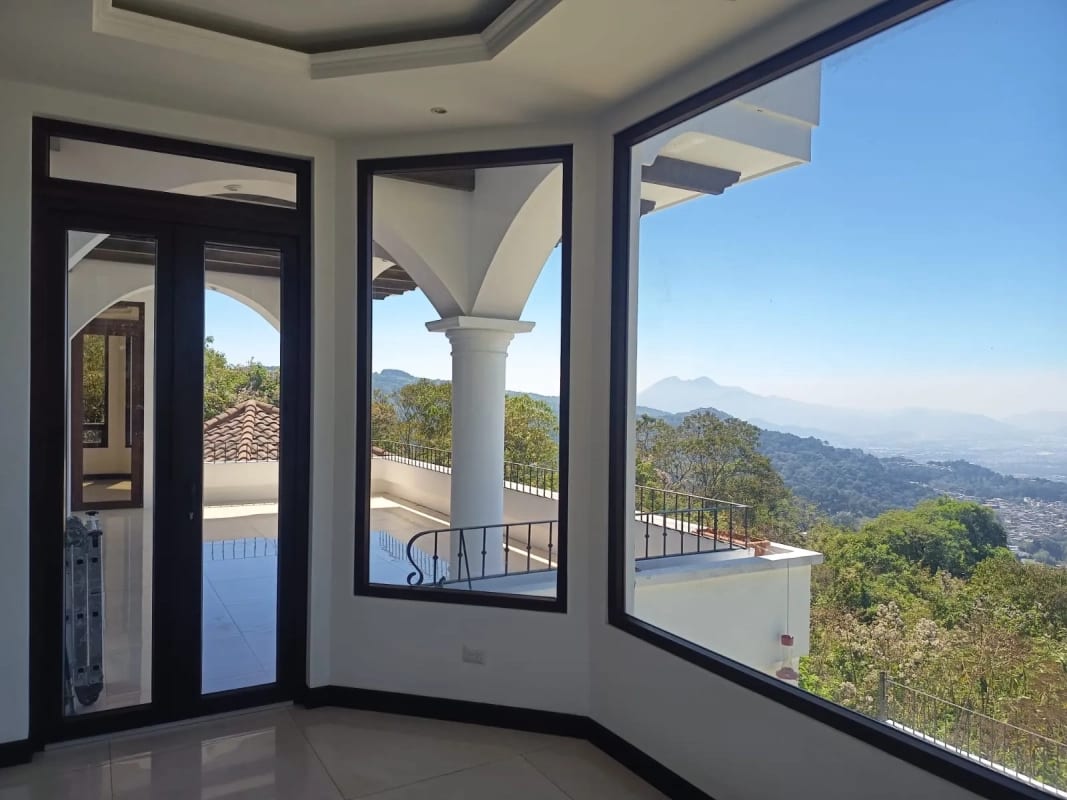 Vendo Espectacular Mansión de Lujo en Altos de Montebello. CAES. — Casa en Venta en Santa Catarina Pinula, Carretera a El Salvador, Guatemala, Ciudad — foto 14 de 17