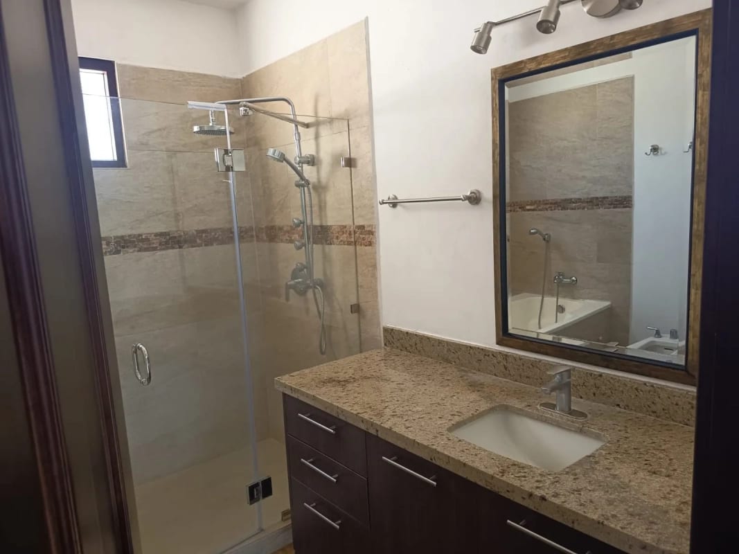 Vendo Espectacular Mansión de Lujo en Altos de Montebello. CAES. — Casa en Venta en Santa Catarina Pinula, Carretera a El Salvador, Guatemala, Ciudad — foto 3 de 17