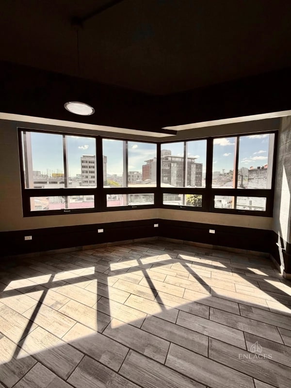 Zona 4 • Oficina en Renta • Edificio Séptimo • 42 M² — Oficina en Alquiler en Séptimo, Zona 4, Guatemala, Ciudad — foto 1 de 7