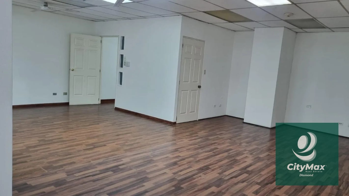 Oficina en renta Edificio de zona 10 — Oficina en Alquiler en Zona 10, Guatemala, Ciudad — foto 4 de 4