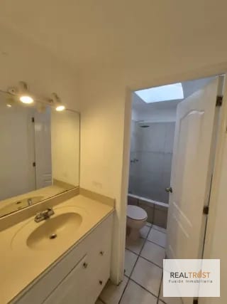 EN VENTA TOWNHOUSE KM 15 CARRETERA AL SALVADOR, FRENTE A CONDADO CONCEPCIÓN — Casa en Venta en km 11-15, Carretera a El Salvador, Guatemala, Ciudad — miniatura 10 de 17