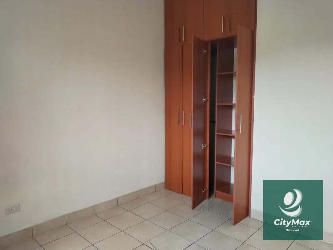 Casa en renta en Valle de Navarra San José Pinula — Casa en Venta en Valles de Navarra, San José Pinula, Guatemala, Ciudad — foto 4 de 17