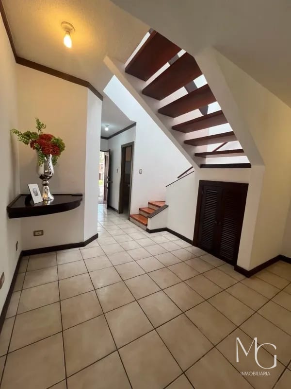 CASA EN VENTA – JARDINES DEL ROSARIO, ZONA 16 — Casa en Venta en Zona 16, Guatemala, Ciudad — foto 12 de 13
