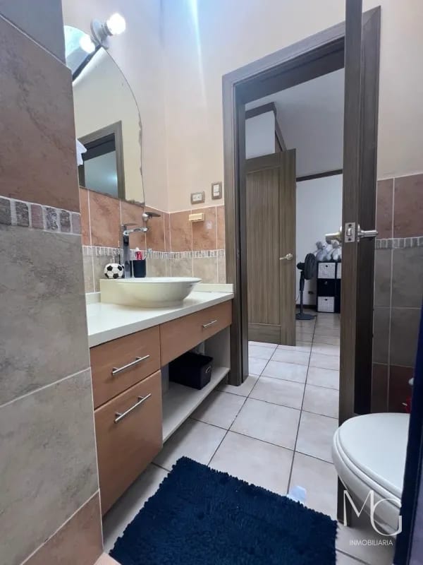 CASA EN VENTA – JARDINES DEL ROSARIO, ZONA 16 — Casa en Venta en Zona 16, Guatemala, Ciudad — foto 3 de 13