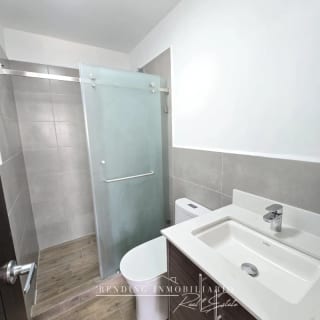 Apartamento en renta zona 10 edificio Casalini amueblado de 2 habitaciones — Apartamento en Alquiler en Casalini Diagonal 6, Zona 10, Guatemala, Ciudad — miniatura 5 de 8