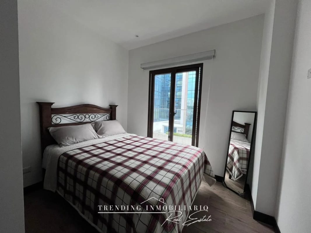 Apartamento amueblado en renta zona 10 edificio Habitat Ciudad Vieja de 3 habitaciones + 2 parqueos — Apartamento en Alquiler en Habitat Ciudad Vieja, Zona 10, Guatemala, Ciudad — foto 4 de 10