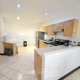 Apartamento en renta zona 10 Edificio Milenia amueblado de 2 habitaciones + 2 parqueos — Apartamento en Alquiler en Milenia, Zona 10, Guatemala, Ciudad — miniatura 1 de 9