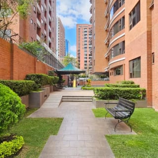 Apartamento en renta zona 10 edificio Santa María amueblado de 2 habitaciones + 2 parqueos — Apartamento en Alquiler en Santa María, Zona 10, Guatemala, Ciudad — miniatura 3 de 12
