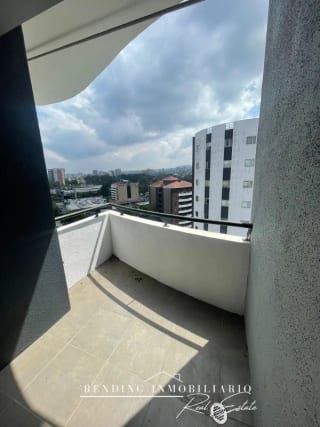 Apartamento en alquiler zona 14 edificio Attica II de 3 habitaciones + 2 parqueos — Apartamento en Alquiler en Attica, Zona 14, Guatemala, Ciudad — miniatura 3 de 8