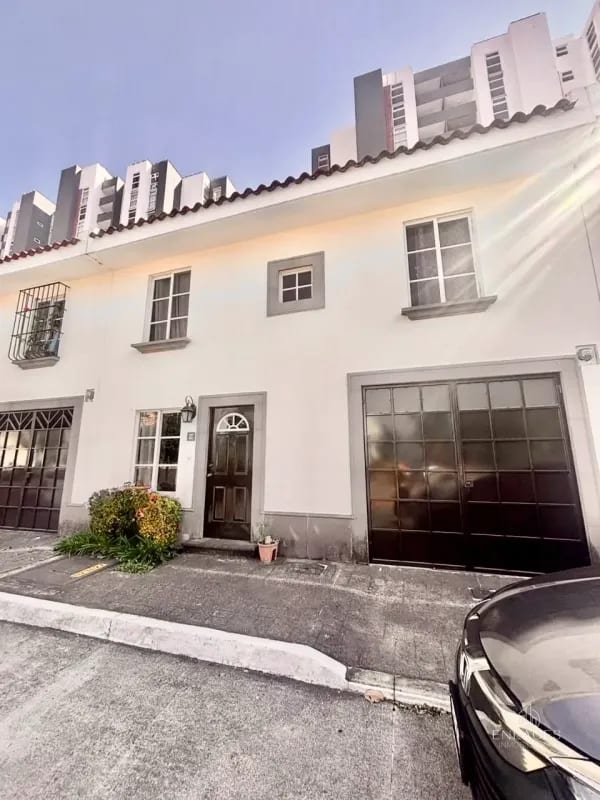 Zona 4 Mixco • Casa en Renta • Condominio El Barrio San Nicolás — Casa en Alquiler en Zona 4 Mixco, Guatemala, Ciudad — foto 1 de 16