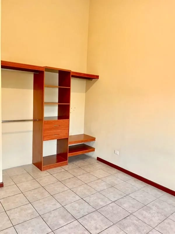 Zona 4 Mixco • Casa en Renta • Condominio El Barrio San Nicolás — Casa en Alquiler en Zona 4 Mixco, Guatemala, Ciudad — foto 10 de 16