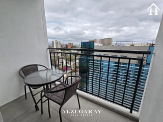 APTO. AMUEBLADO C/ BALCÓN - 2 HAB. / EDIFICIO EN ZONA 10 — Apartamento en Alquiler en Zona 10, Guatemala, Ciudad — miniatura 7 de 10