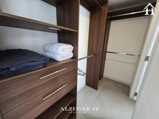 APTO. AMUEBLADO C/ BALCÓN - 2 HAB. / EDIFICIO EN ZONA 10 — Apartamento en Alquiler en Zona 10, Guatemala, Ciudad — miniatura 4 de 10