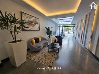APTO. AMUEBLADO C/ BALCÓN - 2 HAB. / EDIFICIO EN ZONA 10 — Apartamento en Alquiler en Zona 10, Guatemala, Ciudad — miniatura 2 de 10
