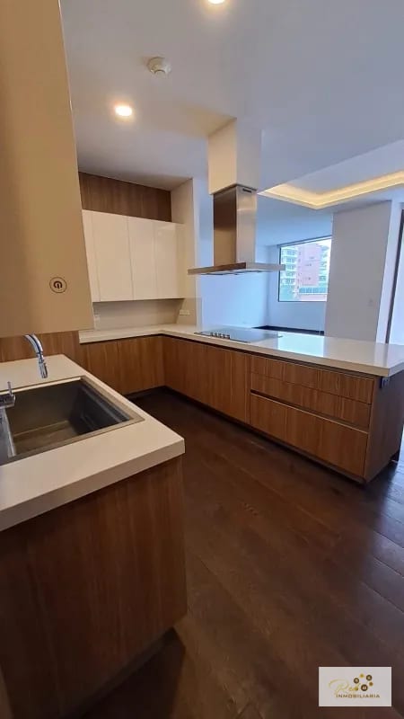 APARTAMENTO DE LUJO EN VENTA  📍 Edificio Echo – Zona 14 — Apartamento en Venta en Echo, Zona 14, Guatemala, Ciudad — foto 10 de 15