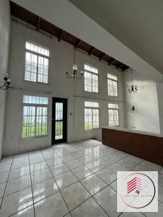 VENTA de casa en zona 11 a un costado de calzada Roosevelt — Casa en Venta en Zona 2 Mixco, Guatemala, Ciudad — miniatura 1 de 13