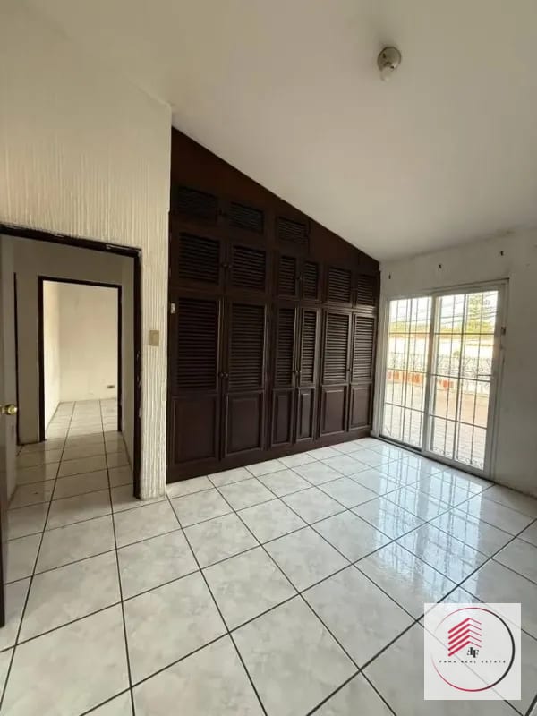 VENTA de casa en zona 11 a un costado de calzada Roosevelt — Casa en Venta en Zona 2 Mixco, Guatemala, Ciudad — foto 2 de 13