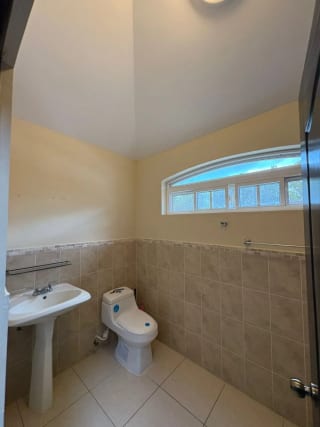 CASA EN VENTA EN KM 19.9 A SAN JOSE PINULA CONDOMINIO LOS MANANTIALES — Casa en Venta en Los Manantiales, Carretera a El Salvador, Guatemala, Ciudad — miniatura 5 de 17