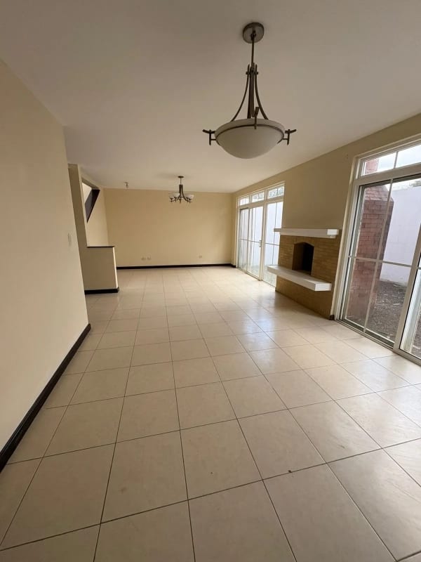 CASA EN VENTA EN KM 19.9 A SAN JOSE PINULA CONDOMINIO LOS MANANTIALES — Casa en Venta en Los Manantiales, Carretera a El Salvador, Guatemala, Ciudad — foto 3 de 17