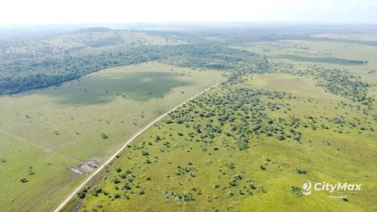 Finca de 4,876 manzanas en Venta en Petén — Finca en Venta en Sayaxché, Petén — foto 1 de 4