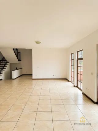 Amplia Casa En Venta $725K Cond. Puerta Grande, Carr.a El Salvador 4 Hab.+Línea Blanca — Casa en Venta en Puerta Grande, Carretera a El Salvador, Guatemala, Ciudad — miniatura 7 de 14