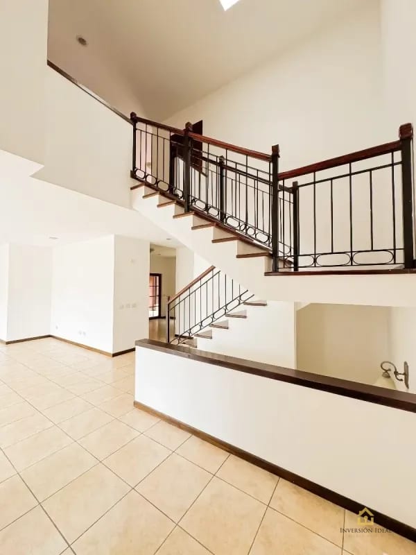 Amplia Casa En Venta $725K Cond. Puerta Grande, Carr.a El Salvador 4 Hab.+Línea Blanca — Casa en Venta en Puerta Grande, Carretera a El Salvador, Guatemala, Ciudad — foto 4 de 14