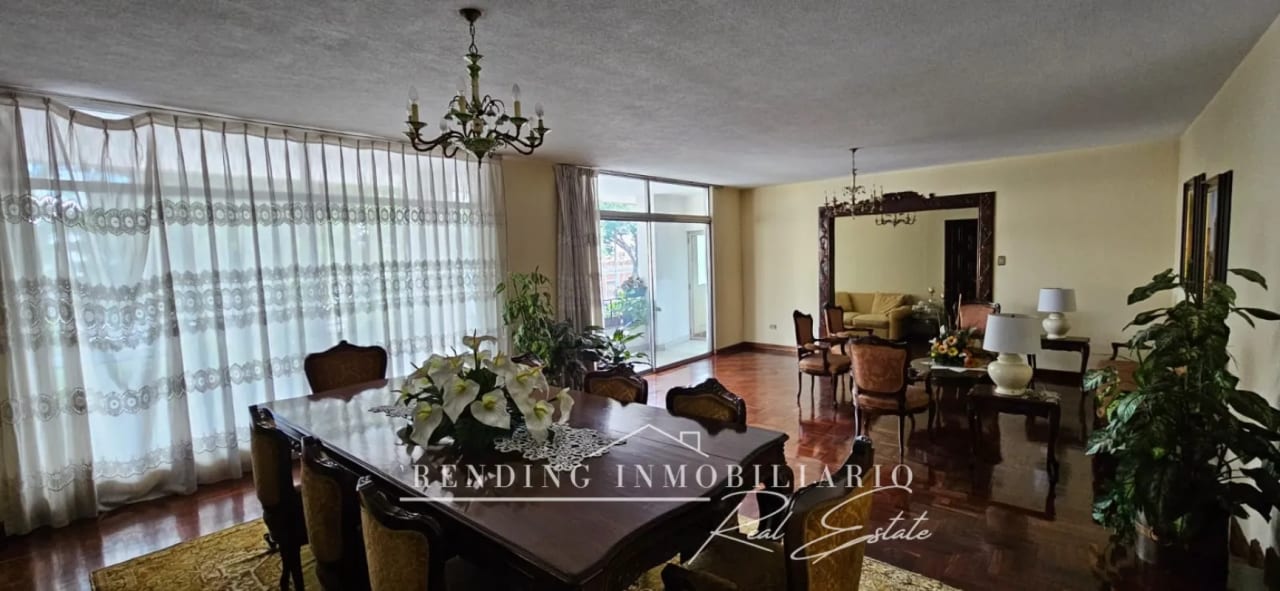 Propiedad comercial en venta zona 1 esquina sobre 9 avenida frente a parque, 3 niveles + 12 parqueos — Edificio en Venta en Zona 1, Guatemala, Ciudad — foto 1 de 13