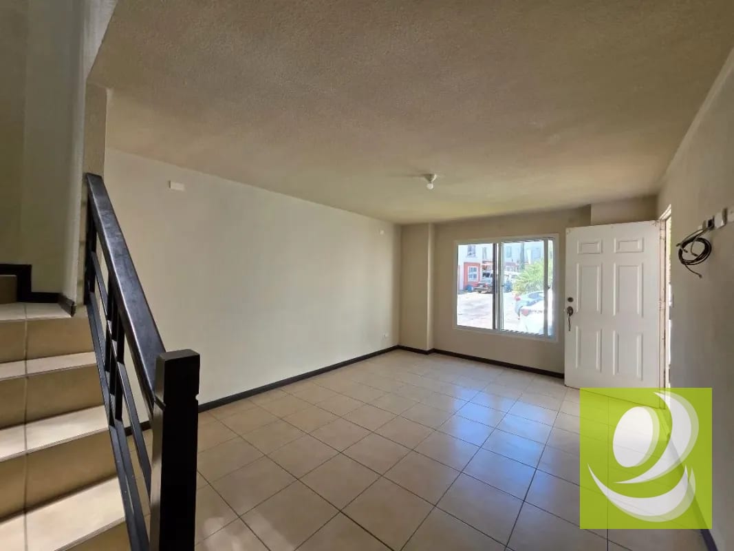 CASA EN VENTA EN HACIENDA DE LAS FLORES VILLA NUEVA — Casa en Venta en Villa Nueva, Guatemala, Ciudad — foto 1 de 8