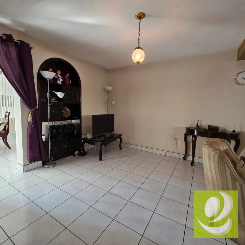 VENDO CASA EN RESIDENCIALES VALLE DEL SOL ZONA 4 MIXCO — Casa en Venta en Zona 4 Mixco, Guatemala, Ciudad — foto 5 de 12