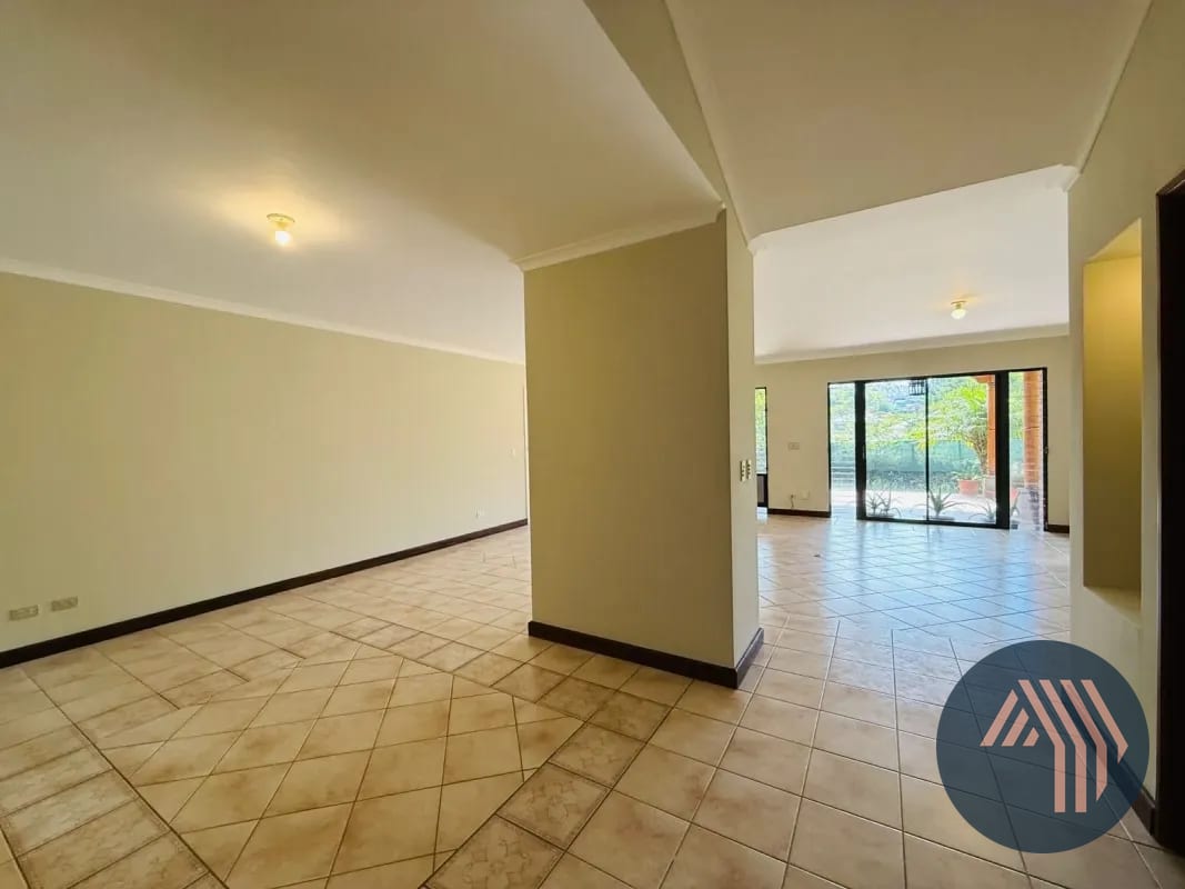 Venta de Hermosa y Amplia Casa - las Rotondas, KM 18.5 CES — Casa en Venta en Carretera a El Salvador, Guatemala, Ciudad — foto 16 de 17