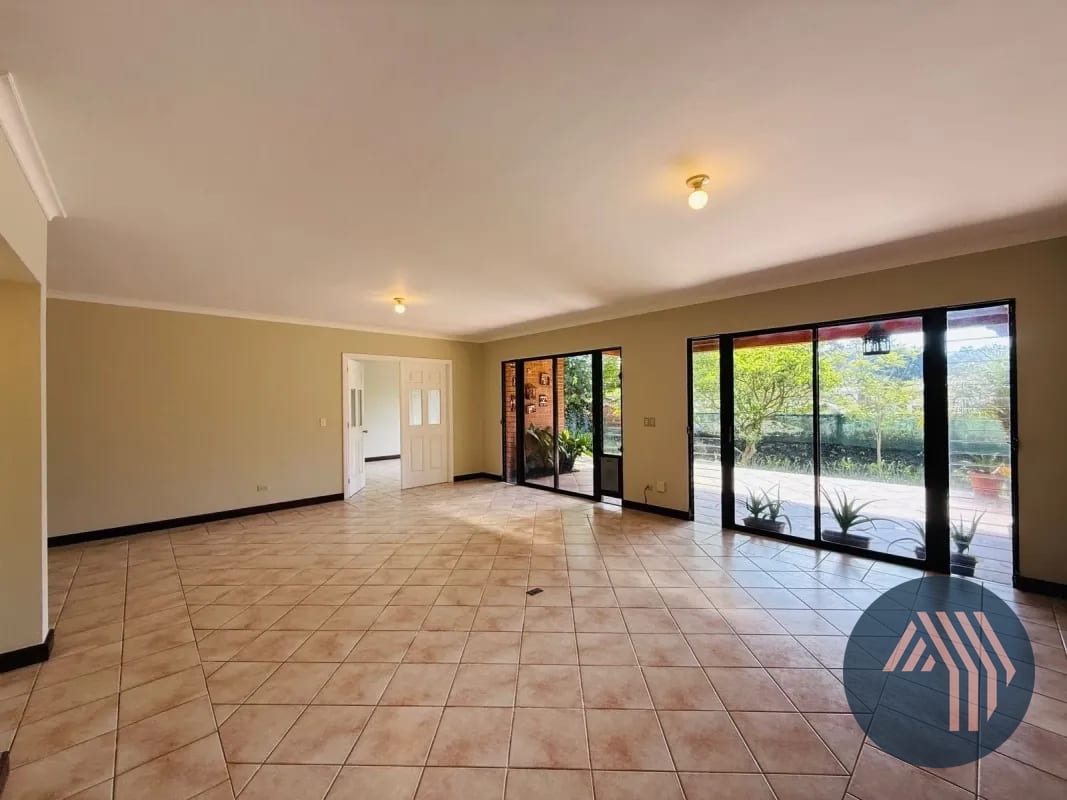 Venta de Hermosa y Amplia Casa - las Rotondas, KM 18.5 CES — Casa en Venta en Carretera a El Salvador, Guatemala, Ciudad — foto 15 de 17