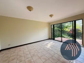 Venta de Hermosa y Amplia Casa - las Rotondas, KM 18.5 CES — Casa en Venta en Carretera a El Salvador, Guatemala, Ciudad — miniatura 13 de 17