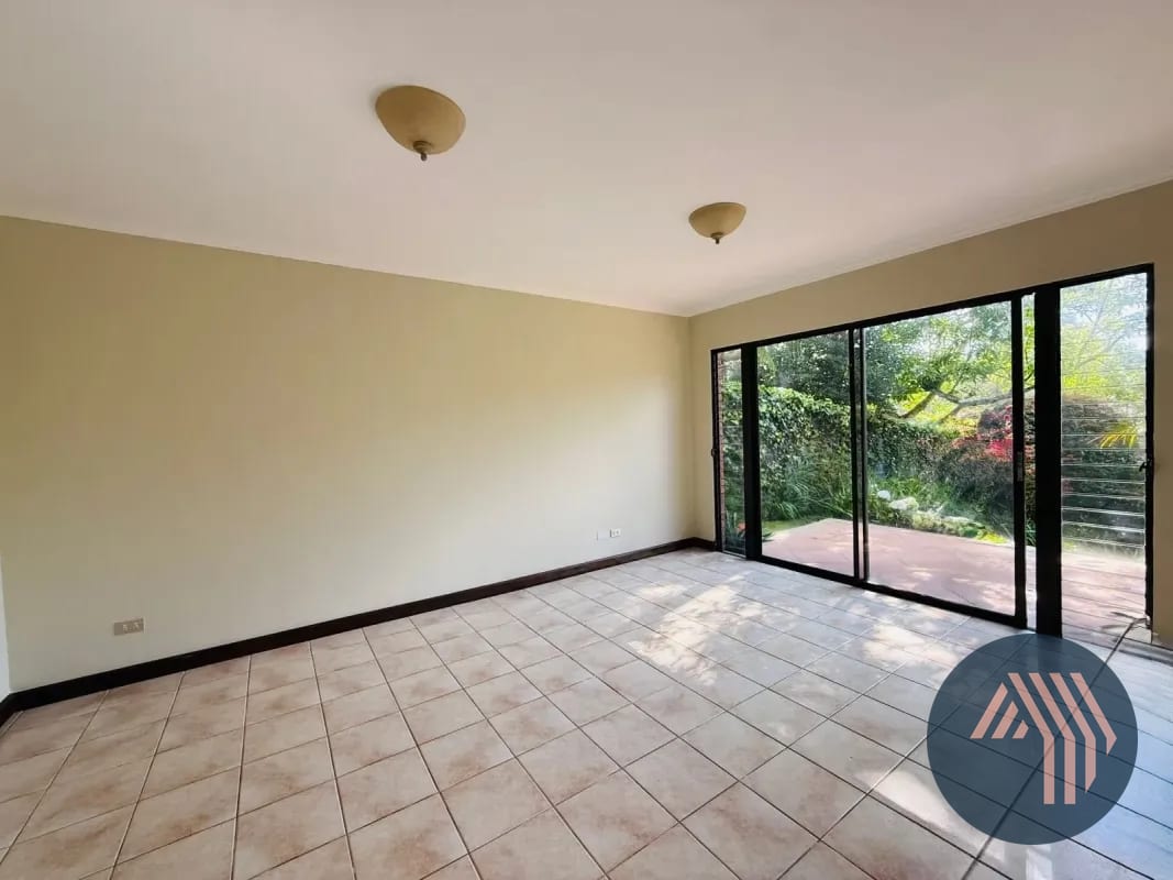 Venta de Hermosa y Amplia Casa - las Rotondas, KM 18.5 CES — Casa en Venta en Carretera a El Salvador, Guatemala, Ciudad — foto 13 de 17