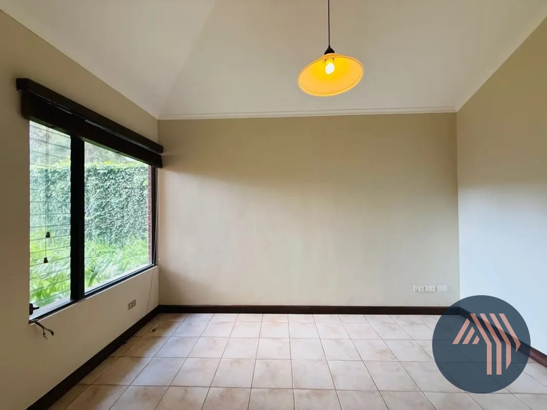 Venta de Hermosa y Amplia Casa - las Rotondas, KM 18.5 CES — Casa en Venta en Carretera a El Salvador, Guatemala, Ciudad — foto 10 de 17