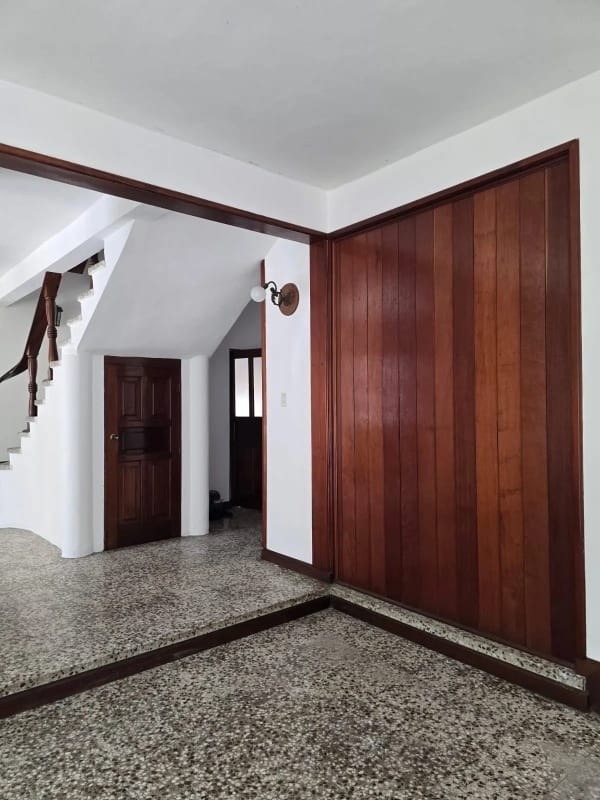 Casa en Alquiler en Ciudad San Cristóbal Sector A3 para Comercio o Empresa — Casa en Alquiler en Zona 8 Mixco, Guatemala, Ciudad — foto 12 de 15