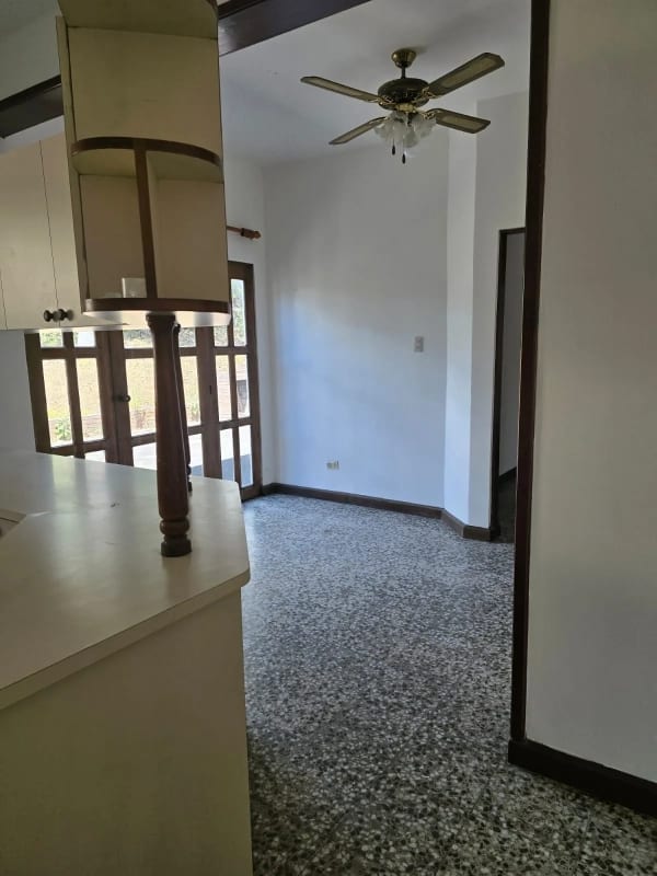 Casa en Alquiler en Ciudad San Cristóbal Sector A3 para Comercio o Empresa — Casa en Alquiler en Zona 8 Mixco, Guatemala, Ciudad — foto 10 de 15
