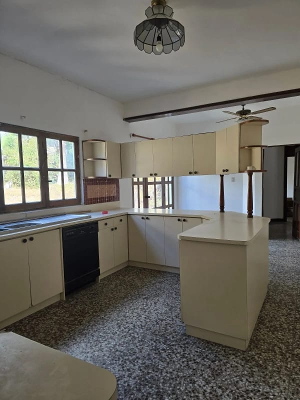 Casa en Alquiler en Ciudad San Cristóbal Sector A3 para Comercio o Empresa — Casa en Alquiler en Zona 8 Mixco, Guatemala, Ciudad — foto 6 de 15