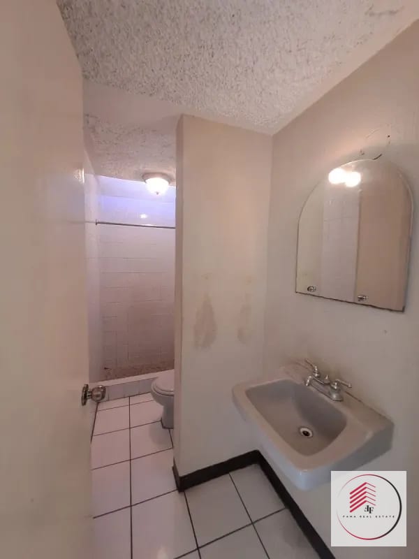 ALQUILER de casa en zona 16 concepción las lomas a una cuadra de la Universidad Landivar — Casa en Alquiler en Zona 16, Guatemala, Ciudad — foto 2 de 17