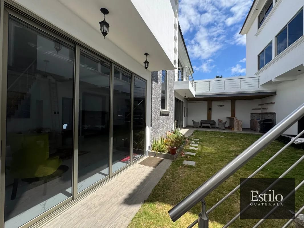 CASA CON JARDIN EN VENTA, TERRAVISTA. — Casa en Venta en Terravista, Carretera a El Salvador, Guatemala, Ciudad — foto 1 de 12