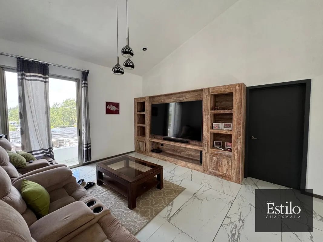 CASA CON JARDIN EN VENTA, TERRAVISTA. — Casa en Venta en Terravista, Carretera a El Salvador, Guatemala, Ciudad — foto 6 de 12