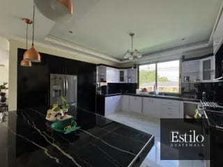 CASA CON JARDIN EN VENTA, TERRAVISTA. — Casa en Venta en Terravista, Carretera a El Salvador, Guatemala, Ciudad — miniatura 3 de 12