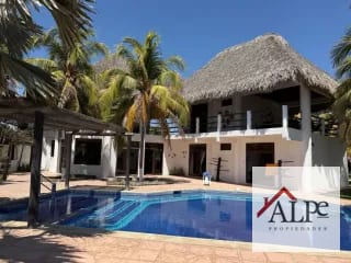 Exclusiva Residencia Frente Al Mar, El Hawaii — Casa vacacional en Venta en Chiquimulilla, Santa Rosa — miniatura 1 de 7