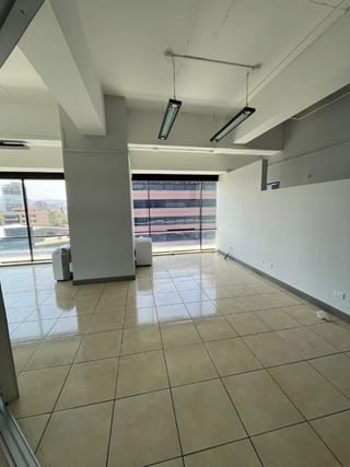 Oficina en Venta - Edificio Design Center - Zona 10 — Oficina en Venta en Design Center, Zona 10, Guatemala, Ciudad — miniatura 3 de 12