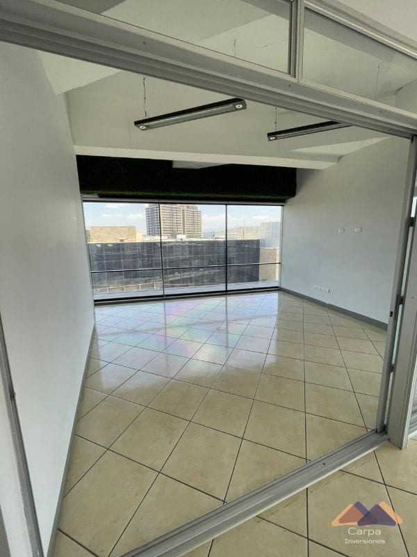 Oficina en Venta - Edificio Design Center - Zona 10 — Oficina en Venta en Design Center, Zona 10, Guatemala, Ciudad — foto 1 de 12